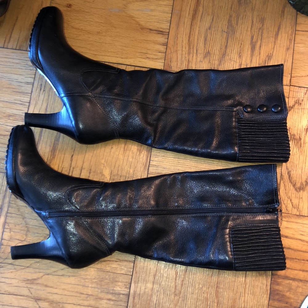 Women’s boots by Söfft size 8. With box and tags from Nordstrom
